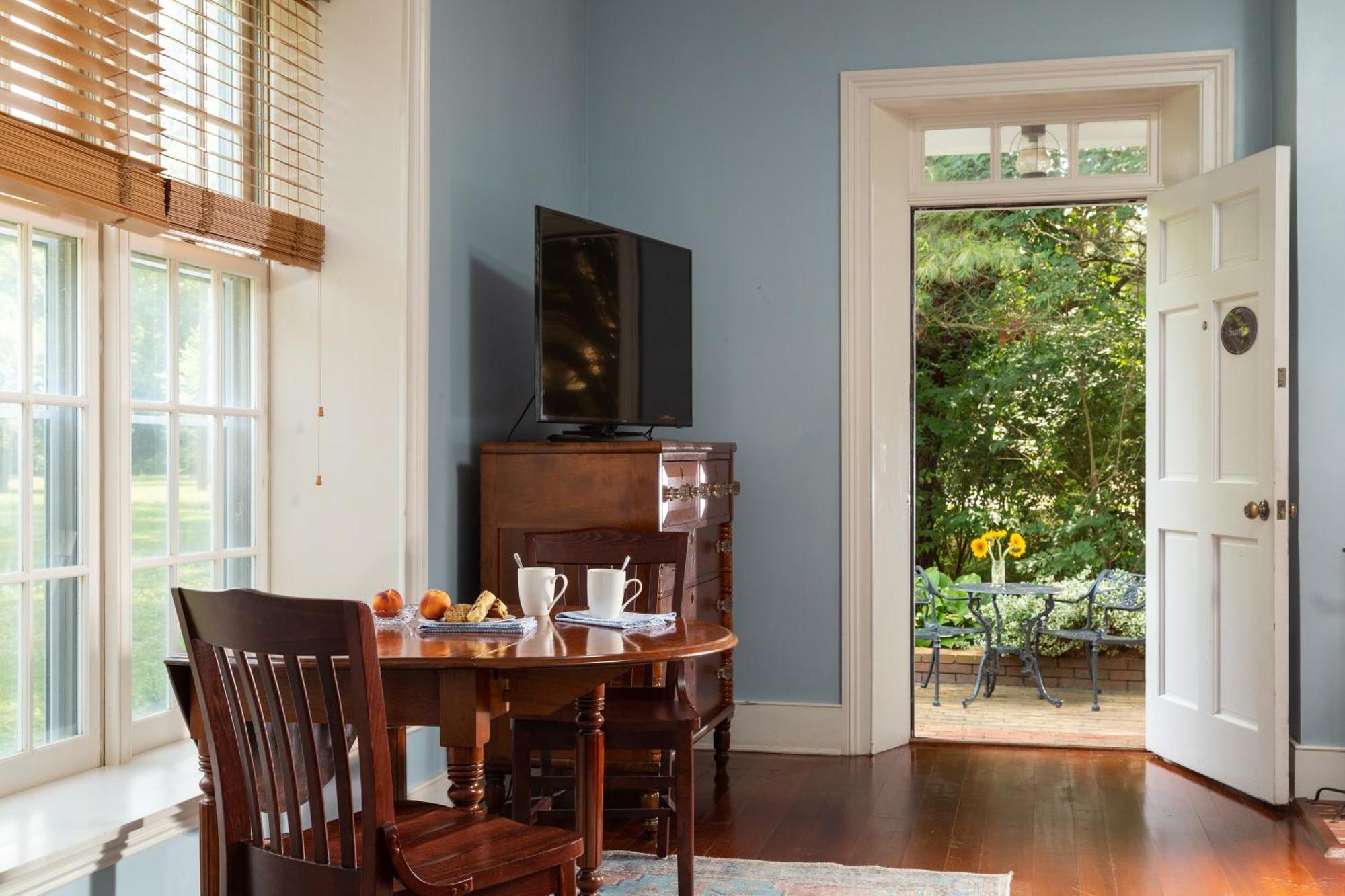 Bed and Breakfast Brampton 1860 Честертаун Экстерьер фото