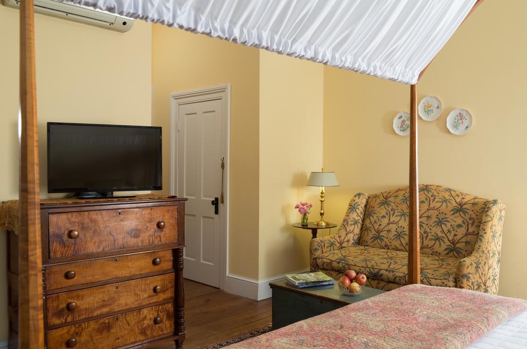 Bed and Breakfast Brampton 1860 Честертаун Экстерьер фото